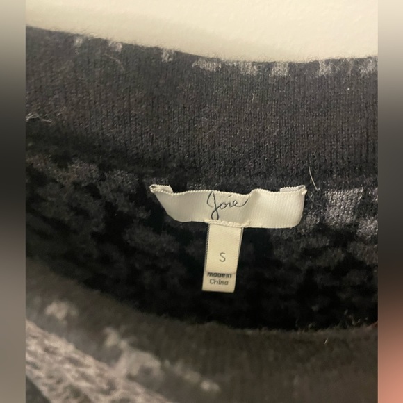 Joie Grey Leopard Print Mini Skirt- soft sweater material - Picture 3 of 3